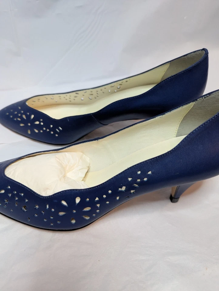 VTG New 9 West Leather Kitten Heel Pumps Floral Cut Outs Sz 8 Corpcore Office - Image 4 of 4