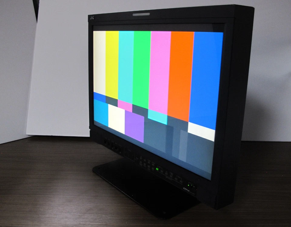 JVC  DT-V20L1D Multiformat 20" LCD Broadcast Monitor (NTSC & PAL) - Image 3 of 4