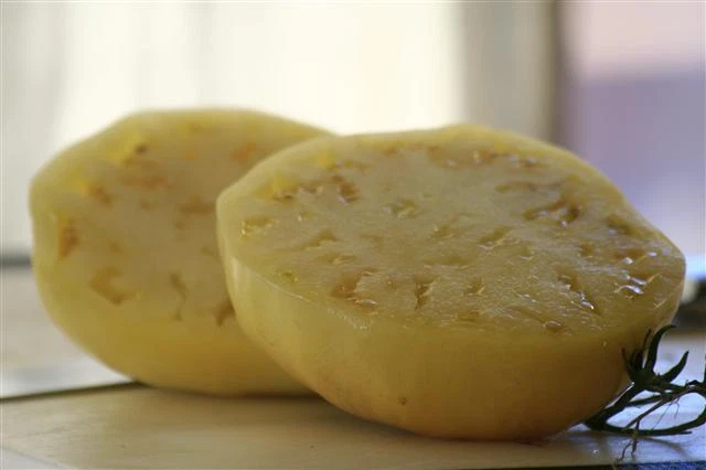 GRAN TOMATE BLANCO * SABOR SUAVE * BAJO EN ÁCIDO * RELIQUIA * POCAS SEMILLAS * 20 UNIDADES * Foto 2 de 2