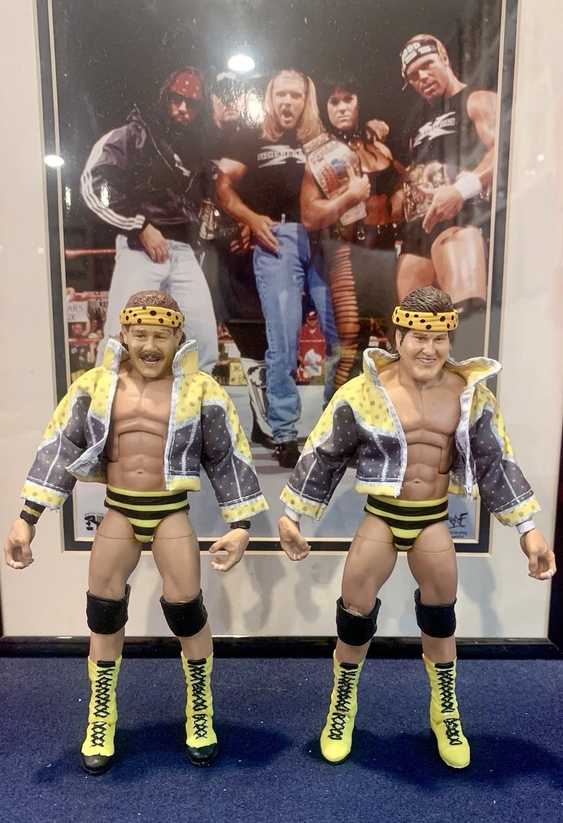 Preços baixos em WWE Abelhas Assassinas em figuras de ação de