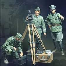 WWII German Soldiers Camera Crew 1/35 Resin Model Kit – Unpainted Military