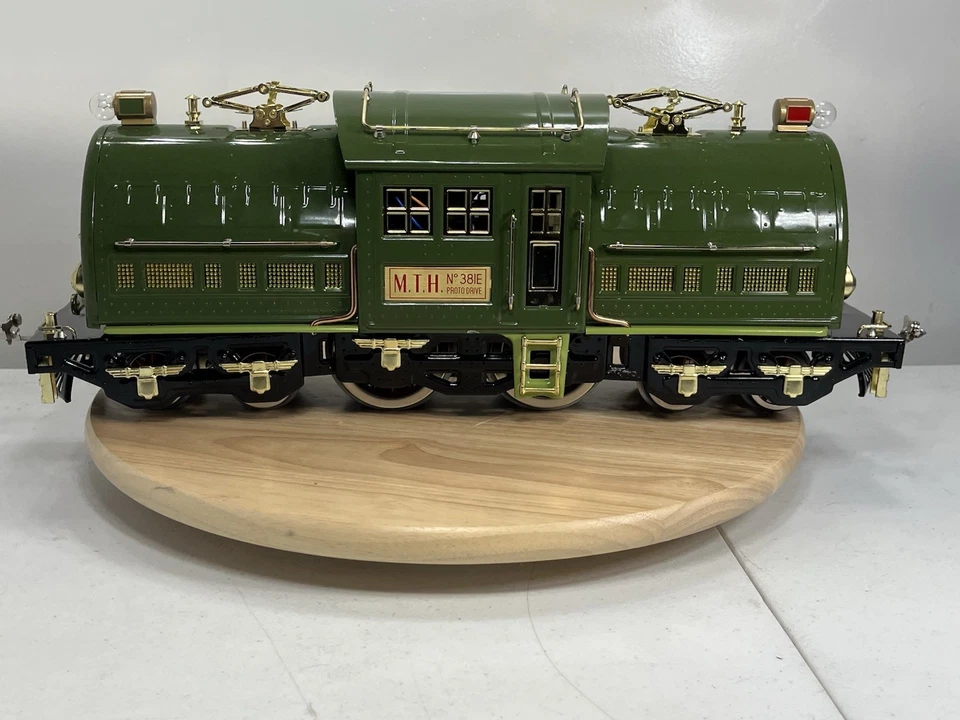 MTH Tinplate Traditions #318E Standard Gauge Electric Loco 2 Tone Green W/Sound - Image 4 of 4