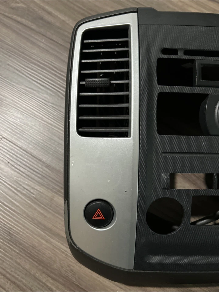 2009 - 2012 年日产 Frontier Xterra Center Dash 收音机暖通空调装饰边框面板 — 第 3/4 张图片