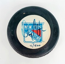 AUTHENTIC #/500 SIGNATURE ROOKIES Autographed NEW YORK RANGERS Puck NHL PLAYER?