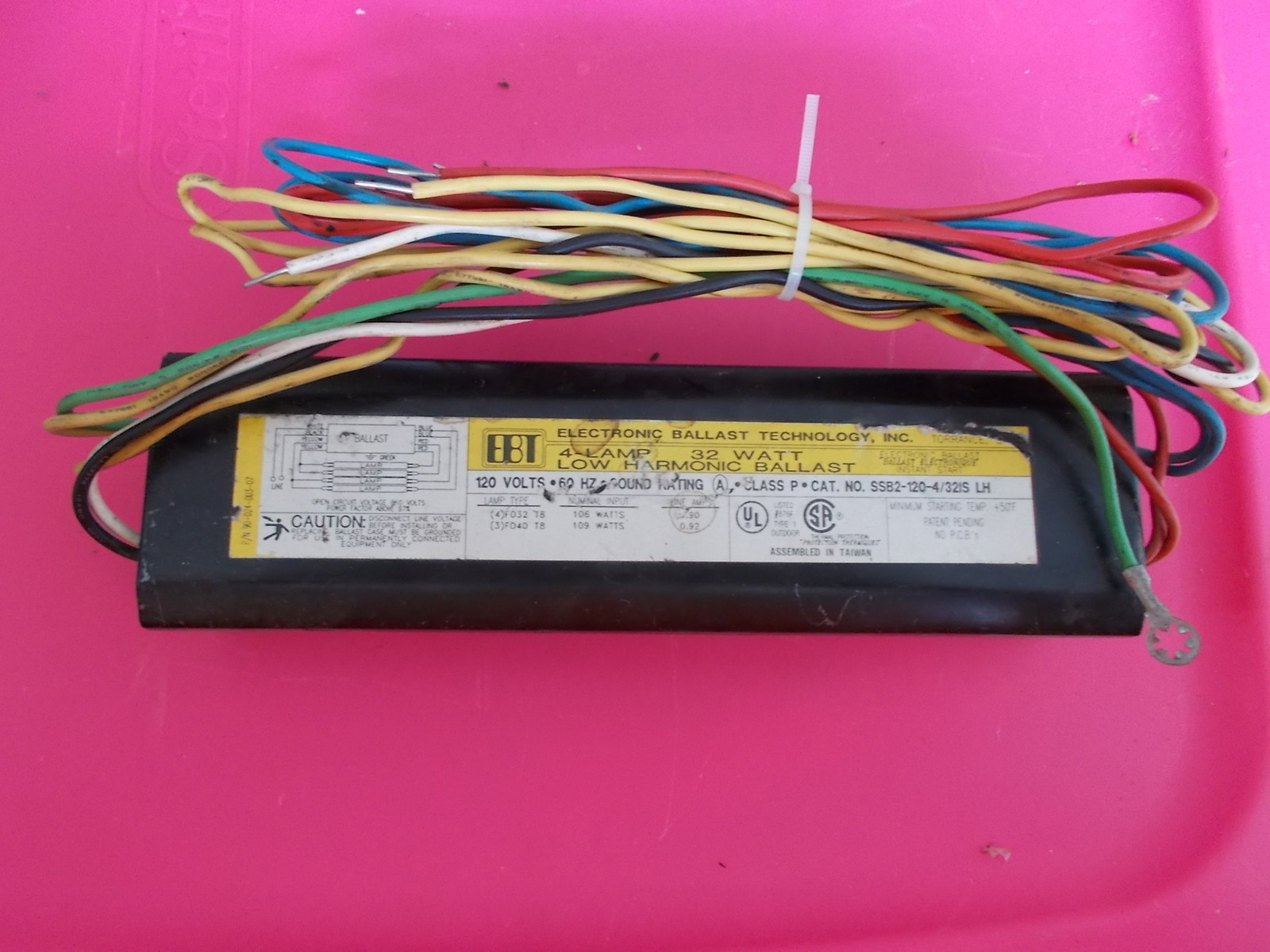Electronic Ballast Technology SSB21204/32IS LH 4Lamp 32W *FREE