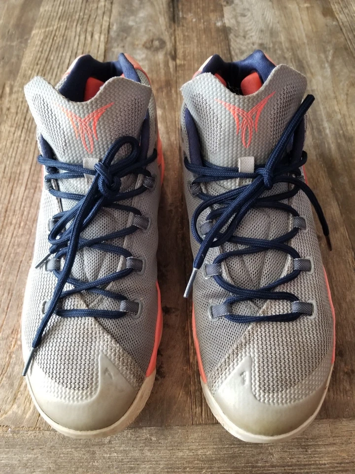 Jordan Melo M12 Wolf Gris/Plata Metálico 827176 008 Talla 10 Foto 2 de 4