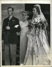 1944 Press Photo 2nd Lt Henry S Beukema & bride, Elizabeth Bradley at West Point