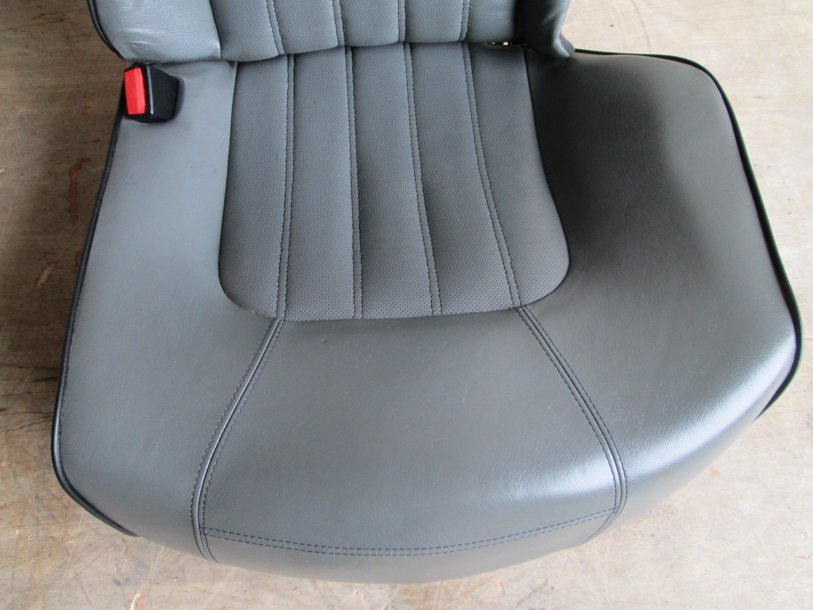 Maserati Quattroporte - LH / Rear Seat w/ Rails / Guides  - Argento Medio Grey