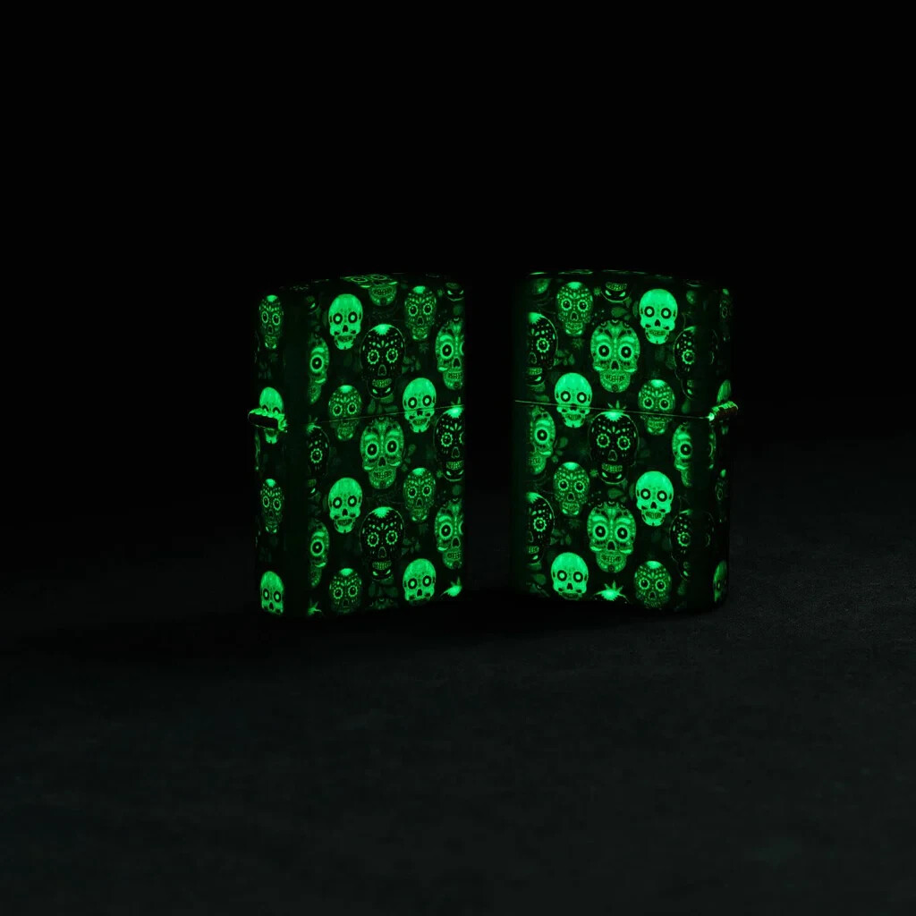 Zippo 46017, Sugar Skull Lighter, Glow in the Dark. 540 Color