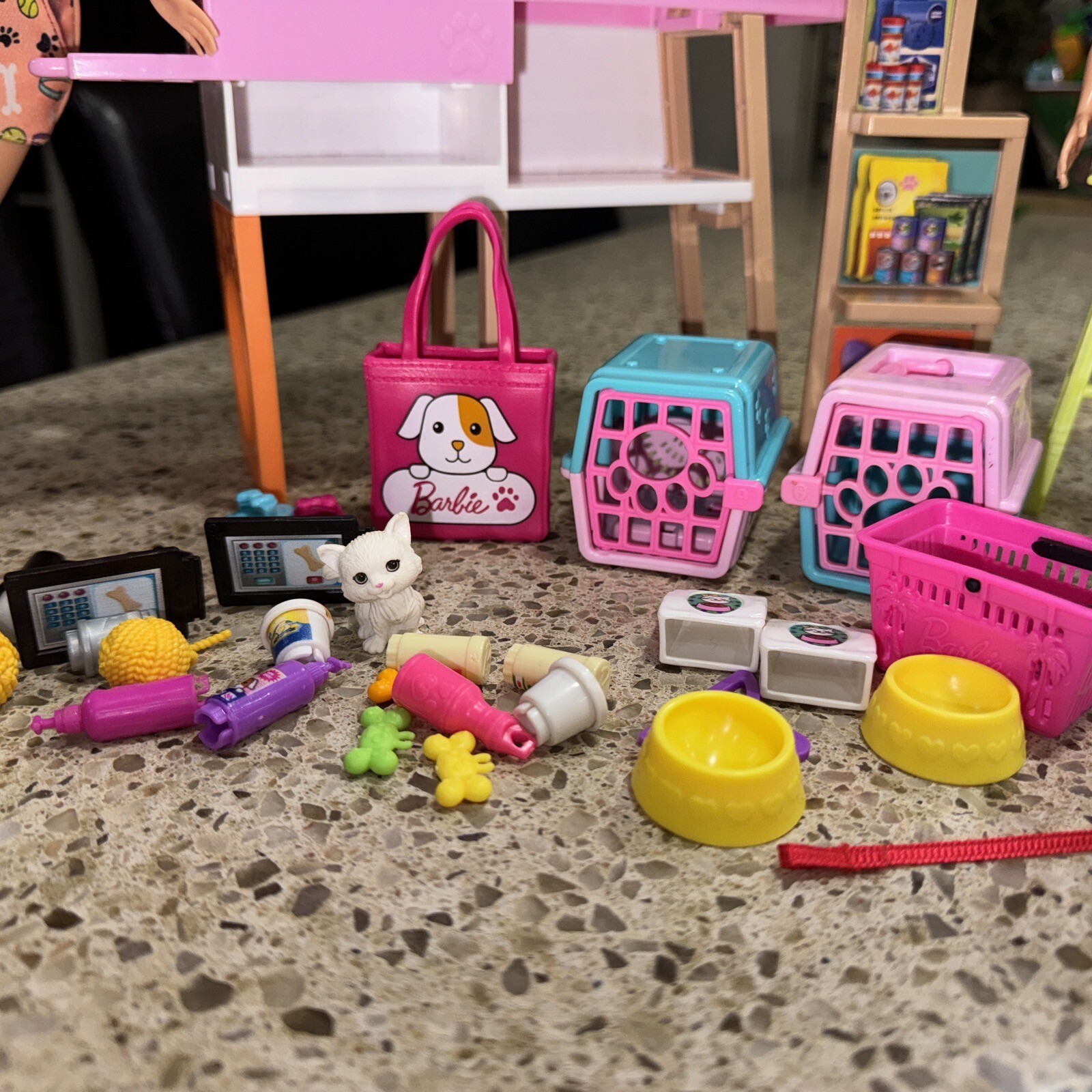 35 Pc Barbie Pet Boutique Playset Pets & Accessories With 2 Barbie