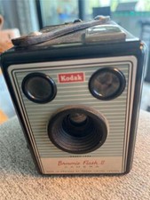 Kodak Brownie Flash II with original carry case. Excellent.