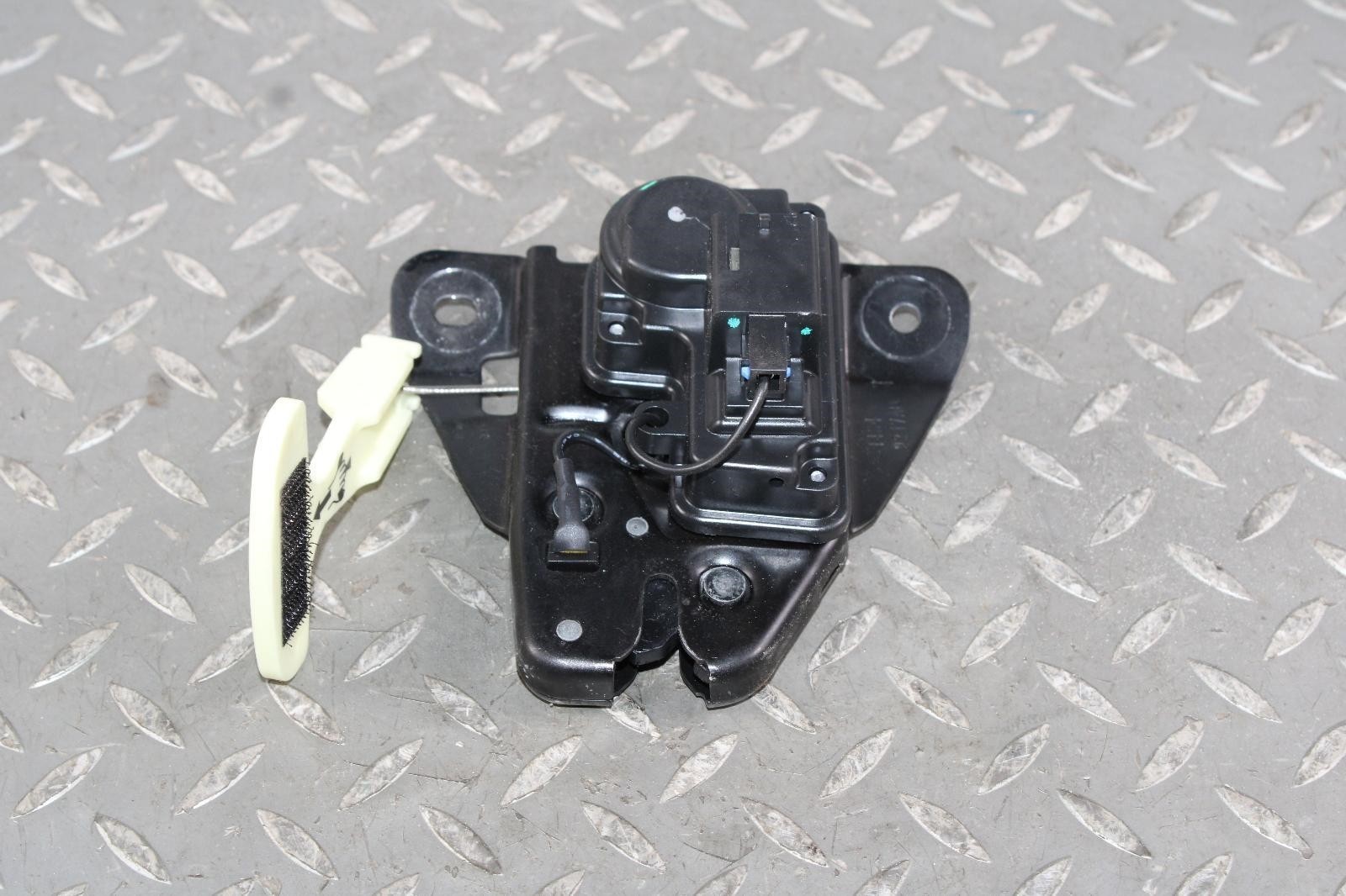 Maserati Ghibli 2014-2017 Rear Trunk latch