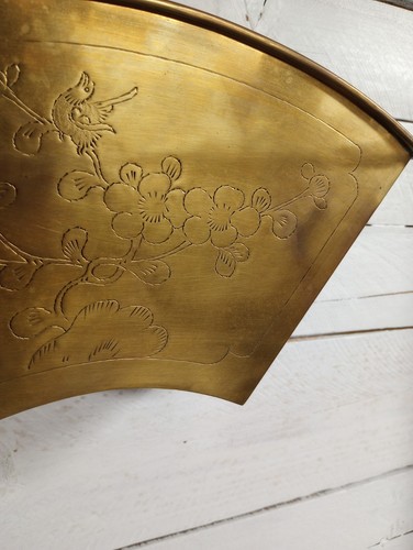 Vintage Brass Wall Pocket Fan Planter Engraved Floral Bird Decor Cottagecore - Picture 4 of 10