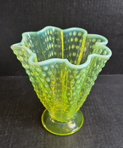 Fenton Topaz Hobnail Opalescent 8" Hankerchief Vase EUC