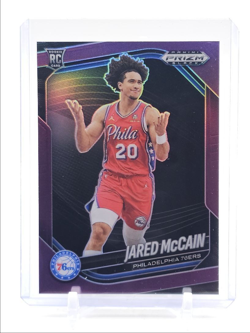 JARED MCCAIN 2024-25 PANINI PRIZM BLACK ROOKIE PURPLE 76ERS #80 RC /99 Q4409