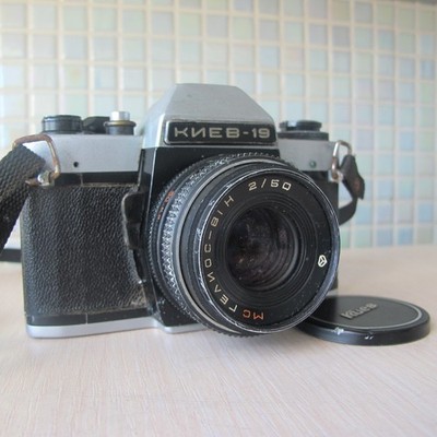 KIEV 19 USSR 1989 SLR Film Camera 35mm Lens HELIOS 81N MC 2/50 Arsenal w Cap #19