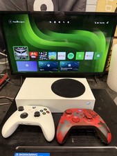 Imagen de Microsoft Xbox Series S White Home Console Bundle w/ 2 Controllers & Power Cord.