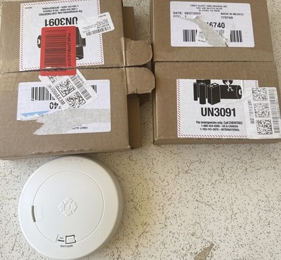 *OPEN BOX* First Alert MODEL SM210 Sealed Battery Smoke Alarm Lot Of 2