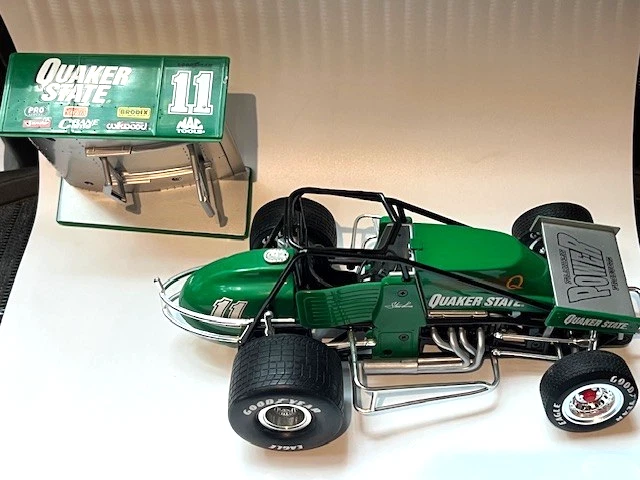 GMP 1/18 Steve Kinser Quaker State Sprint Car #11 First Edition  - Image 4 of 4