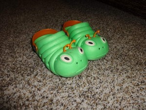 caterpillar clogs