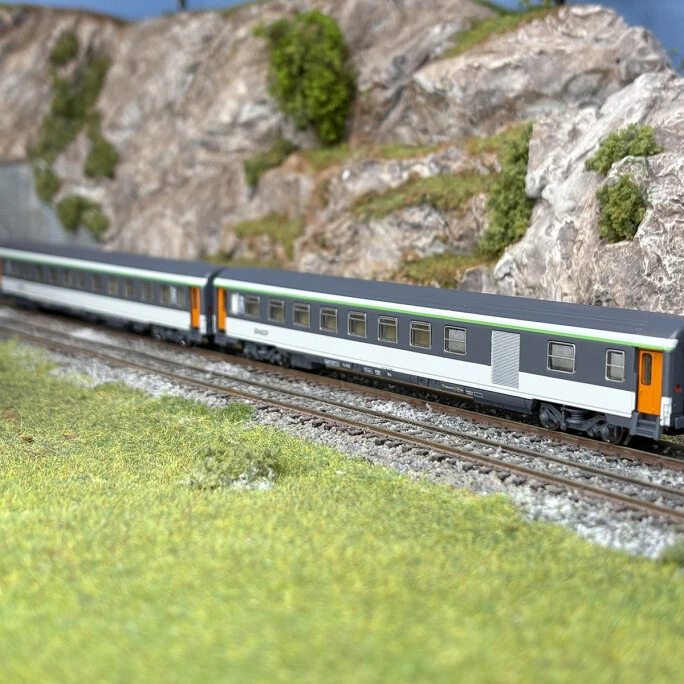 2 voitures Corail Vu mixte 2 CL / fourgon + 2 CL, (B11u + B6Du), Sncf,  Ep V - P - Photo 1/4