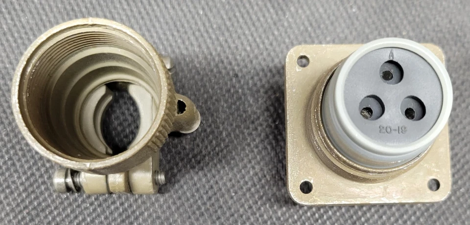 ITT Cannon Connector MIL-Spec MS3100F 20-19SW 3-Pin w/ backshell - Image 4 of 4