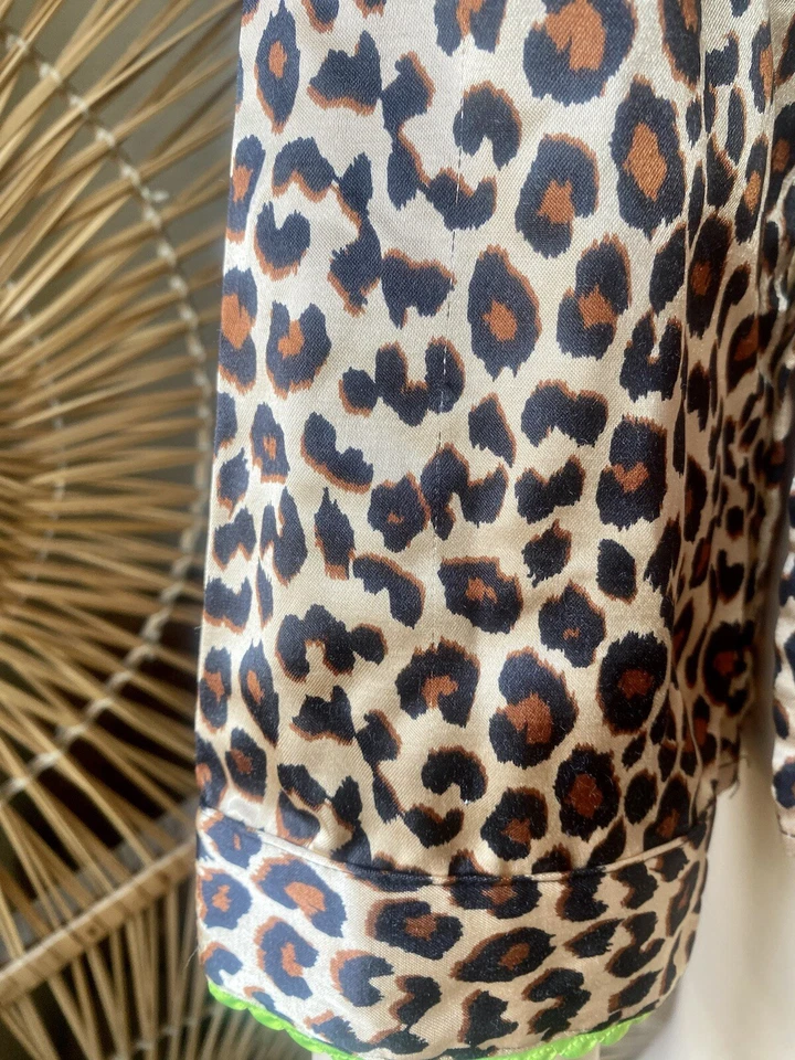 Top pijama satinado estampado leopardo íntimo Betsey Johnson talla pequeña verde lima Foto 4 de 4
