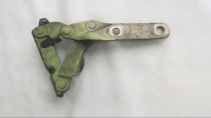 VW Golf 1.9 TDI 1 J Motorhaubenscharnier Vorne Rechts 6X0823302 29201