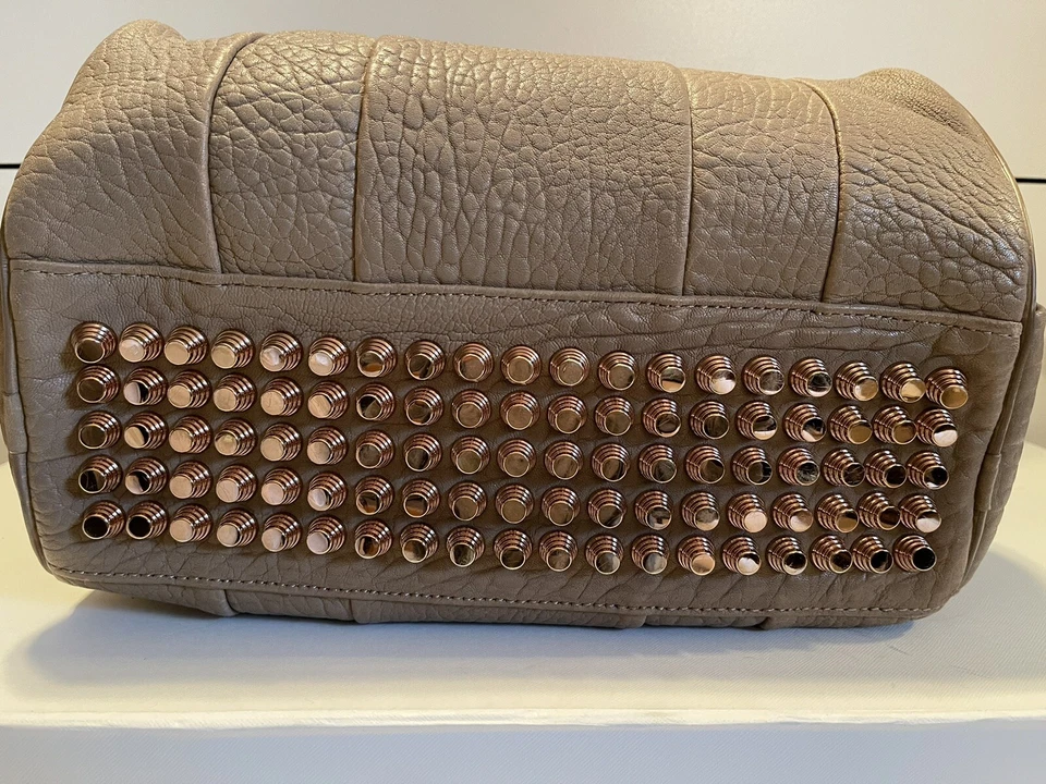 Bolso de mano Alexander Wang “Rocco” piel de cordero con herrajes de oro rosa Foto 2 de 4