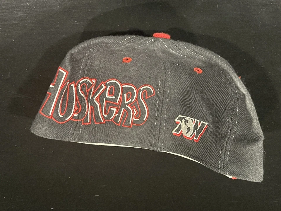 VTG Nebraska Huskers Hat FITTED 7 Top of the World Spell Out Graffiti Style - Image 2 of 4