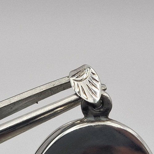 Vintage Sterling Silver Oval Locket with Scroll Engraving - Picture 11 of 17