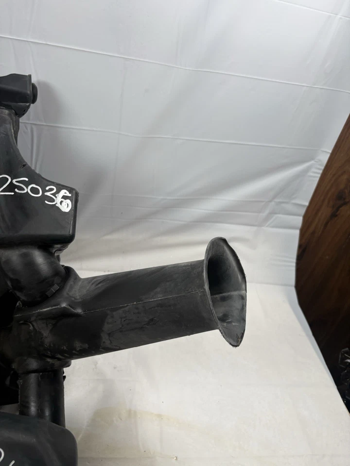 2012-2017 Buick ENCLAVE Air Cleaner Intake Box Assembly - Image 3 of 4