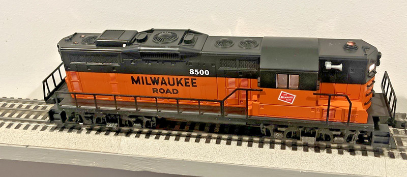 Lionel 6-18500 O Gauge GP9 Milwaukee Road Diesel Locomotive