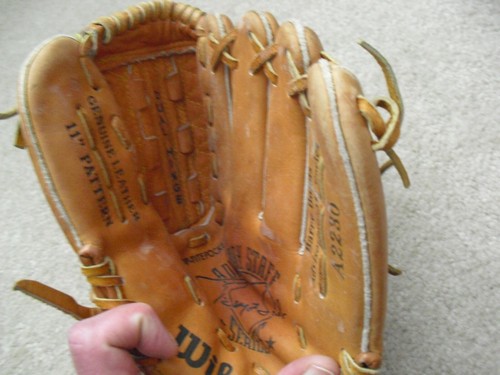 Vintage 1990s Wilson Barry Bonds A2230 Leather Baseball Glove - Picture 2 of 3