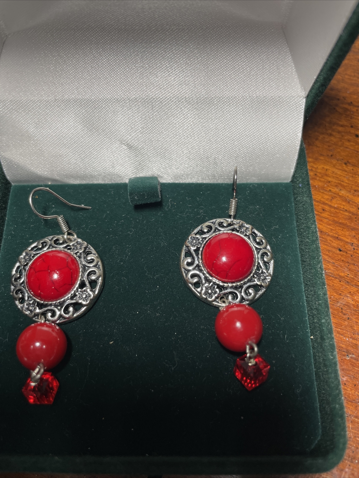 Elegant Stud Earrings for Women - Hypoallergenic Fashion Jewelry-image