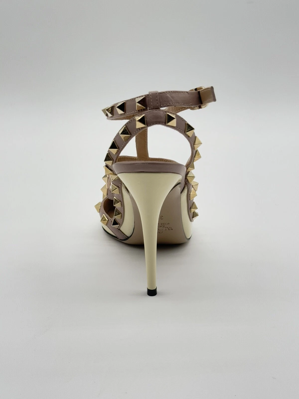 Valentino Rockstud Accents décolleté con cinturino a T in pelle verniciata avorio oro 38 5 US 8 5