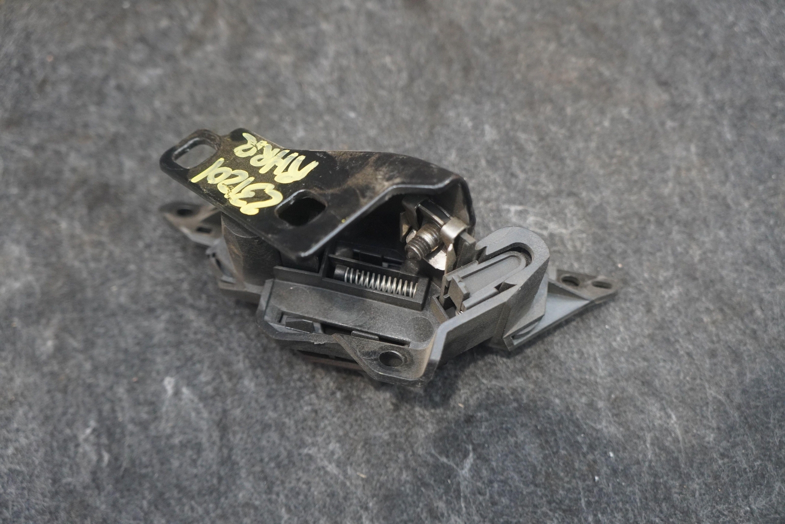 Rear Right Roof Wind Stopper Receiver Latch 4T7827456 Lamborghini Huracan Spyder