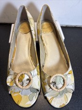 Mudd Moulin Women s Floral Peep Toe Sandal Faux Buckle Size 8.5 Gold Sage Cream