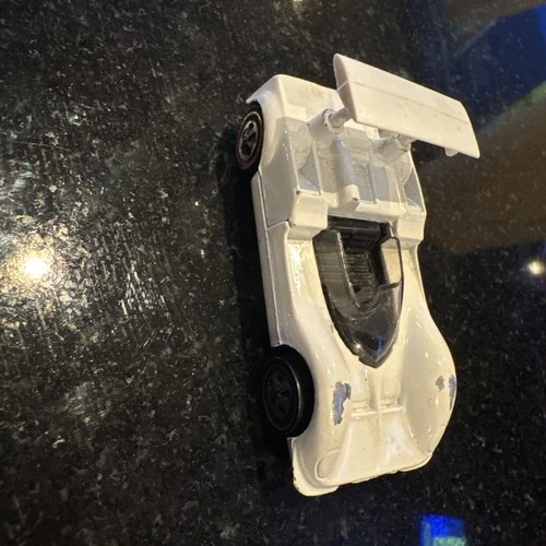 Chaparral 2G in WHITE ORIGINAL WING  Hot Wheels REDLINE