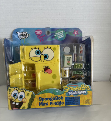 SpongeBob SquarePants Teeny Tinies Mini Fridge  -16 piece pay set. Brand New!