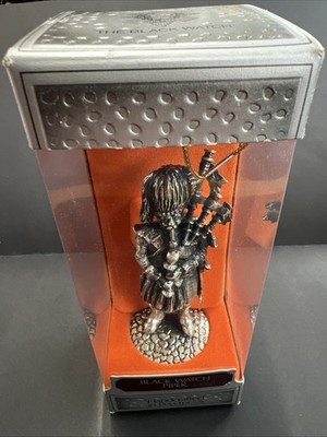 Schwarze Uhr Piper handgefertigt in Zinn von Meccano (England)