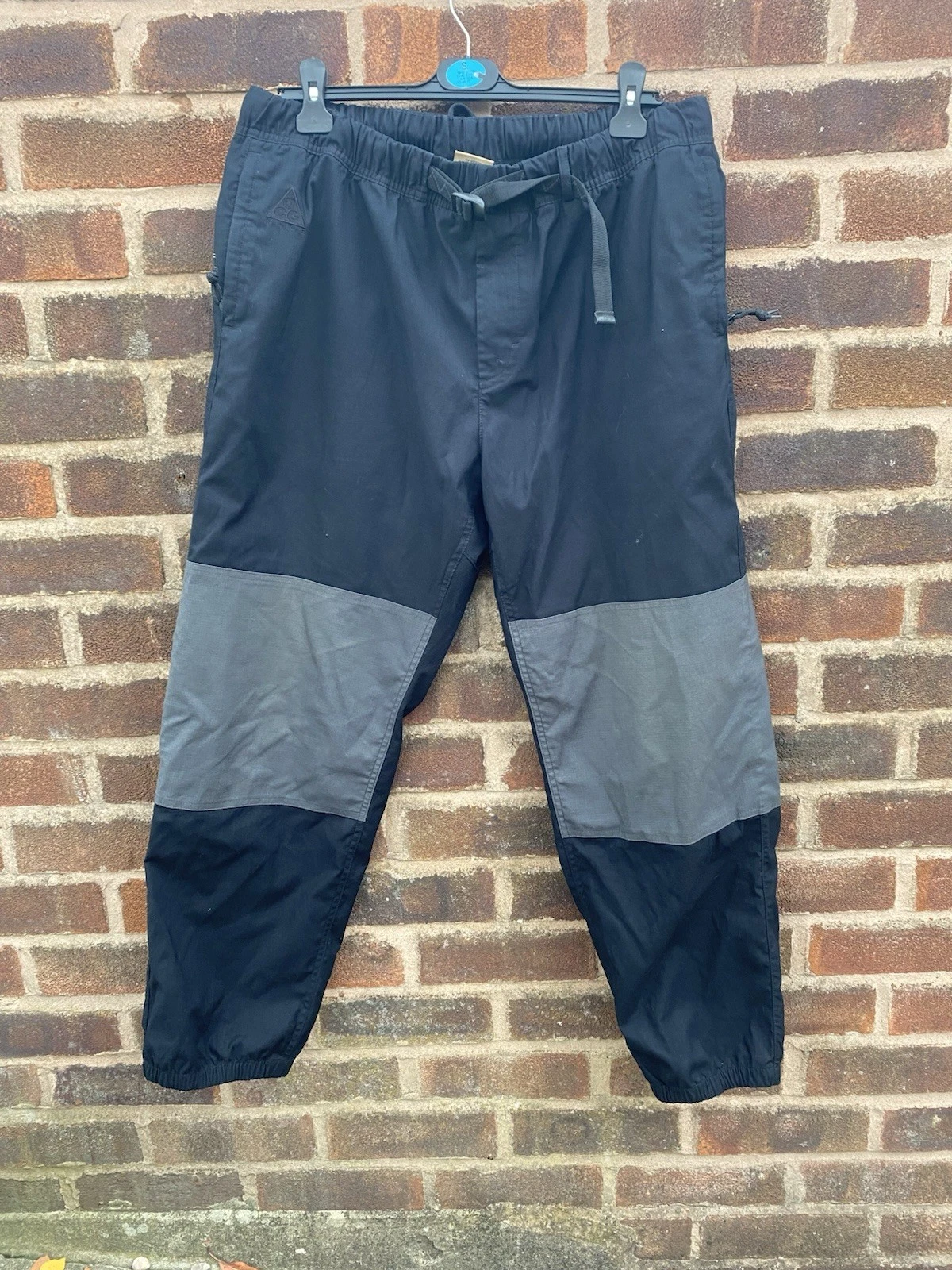 Nike ACG - outdoor trousers - XL - black grey - hiking belt waist baggy
Opens in a new window or tab