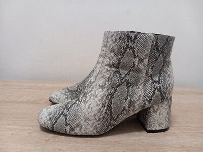 PRIMARK WOMENS GREY ZIP UP SNAKE PRINT MID HEEL