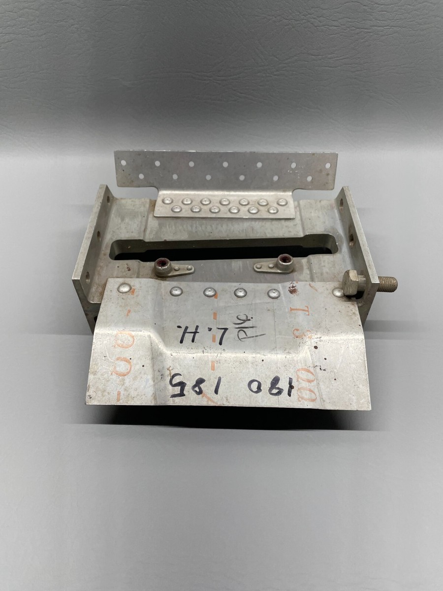 Cessna 180 Main Gear Support Bracket Assy LH P/N 0713495-63 (NEW