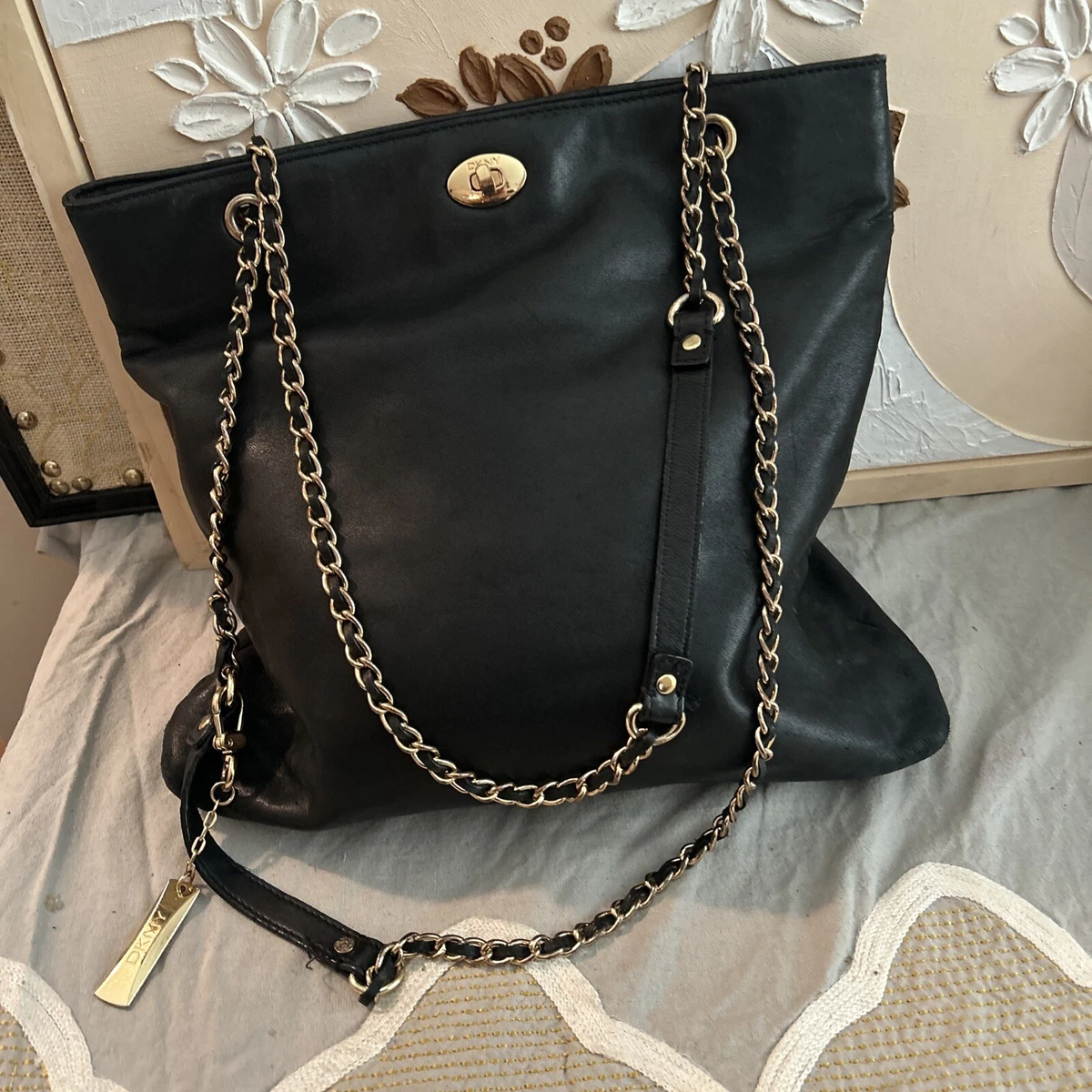 Dkny black bag with gold best sale chain