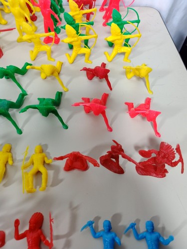 Large Lot of 160+ Vintage Cowboys & Indians Plastic Toy Figures MPC Hong Kong - Picture 13 of 20