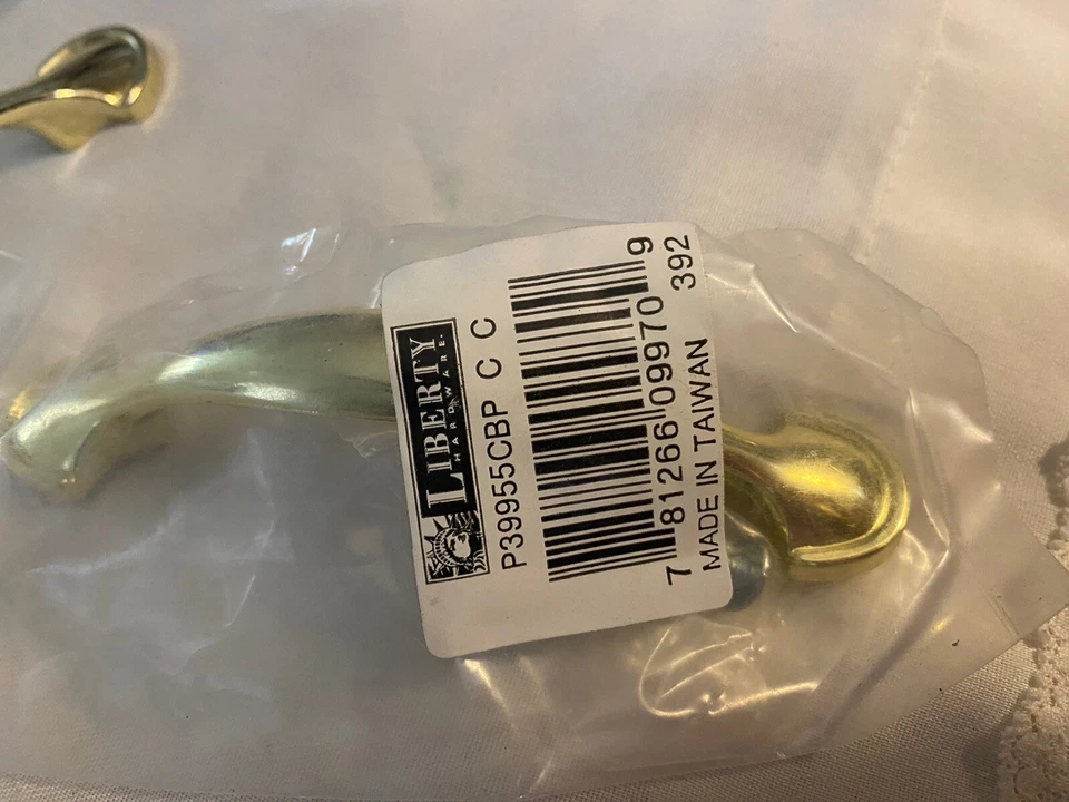"7 tiradores de cajón de color dorado con tornillos plateados, 4 3/4"" L, 1"" de profundidad, Liberty nuevos" Foto 3 de 4