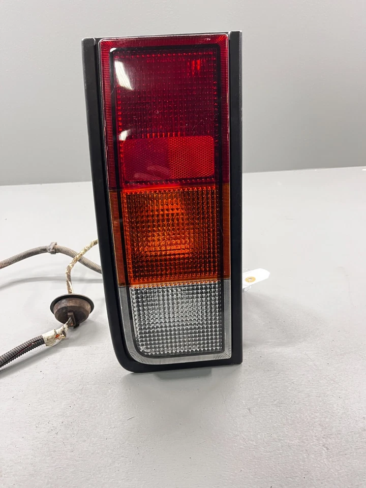 LUZ TRASERA IZQUIERDA LUZ TRASERA CONJUNTO LÁMPARA TRASERA OEM 2003 - 2004 HUMMER H2 Foto 4 de 4