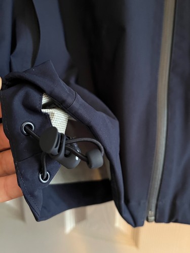 Lacoste x Presidents Cup Waterproof Windbreaker with detachable sleeves! NEW!!! - Picture 6 of 7