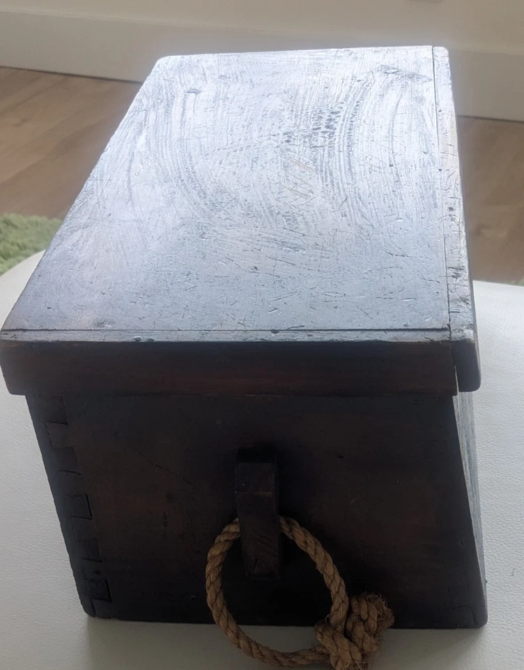 OSSINING, NY.  SING SING PRISON, INMATE MADE? DOVETAILED MINI SEAMAN CHEST. BLUE - Image 2 of 4